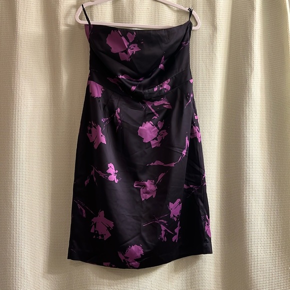 Ladies dress - Picture 1 of 8